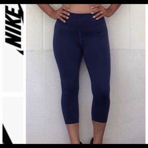 EUC Nike Dri Fit Capri Leggings.